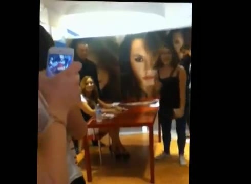 DEMI LOVATO IN ITALY 31-03-12 0267