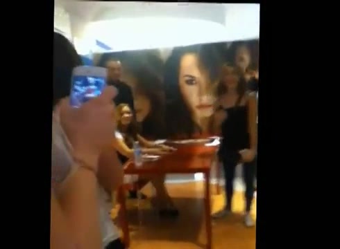 DEMI LOVATO IN ITALY 31-03-12 0269