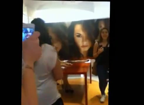 DEMI LOVATO IN ITALY 31-03-12 0280