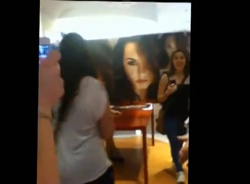 DEMI LOVATO IN ITALY 31-03-12 0283