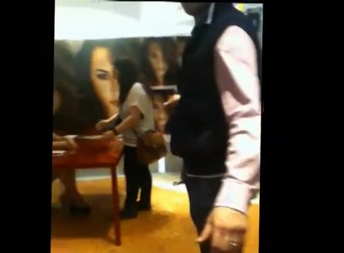 DEMI LOVATO IN ITALY 31-03-12 0415