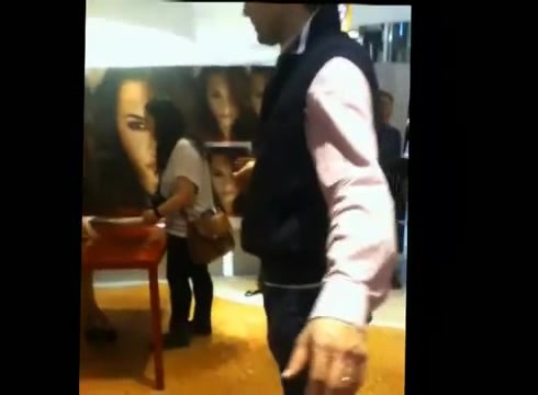 DEMI LOVATO IN ITALY 31-03-12 0428