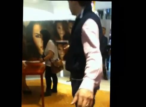 DEMI LOVATO IN ITALY 31-03-12 0431