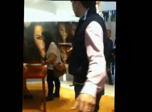 DEMI LOVATO IN ITALY 31-03-12 0432