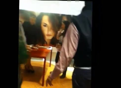 DEMI LOVATO IN ITALY 31-03-12 0577