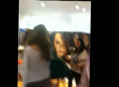 DEMI LOVATO IN ITALY 31-03-12 0589