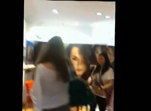 DEMI LOVATO IN ITALY 31-03-12 0591