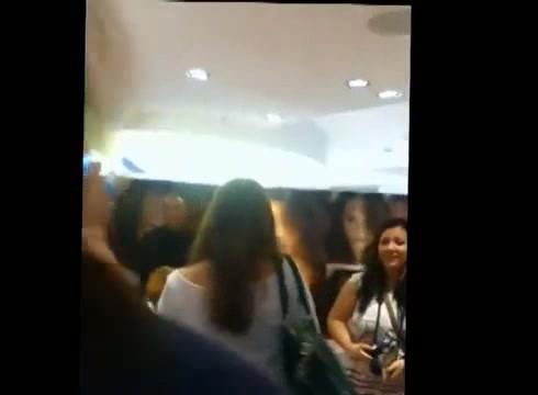 DEMI LOVATO IN ITALY 31-03-12 0606