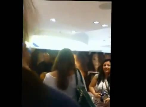 DEMI LOVATO IN ITALY 31-03-12 0607