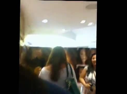 DEMI LOVATO IN ITALY 31-03-12 0609