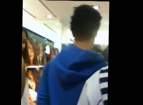 DEMI LOVATO IN ITALY 31-03-12 0753