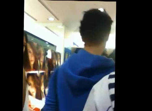 DEMI LOVATO IN ITALY 31-03-12 0756