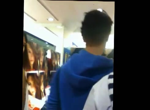 DEMI LOVATO IN ITALY 31-03-12 0757