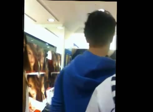 DEMI LOVATO IN ITALY 31-03-12 0758