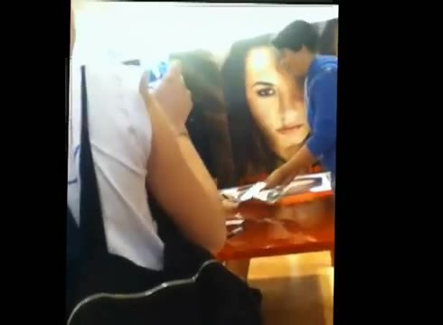 DEMI LOVATO IN ITALY 31-03-12 0914