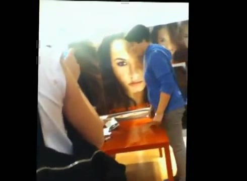 DEMI LOVATO IN ITALY 31-03-12 0937