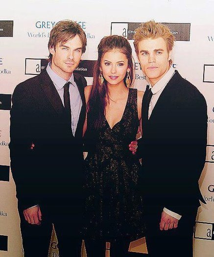 546665_326326174081915_220563014658232_741844_832968035_n - The Vampire Diaries
