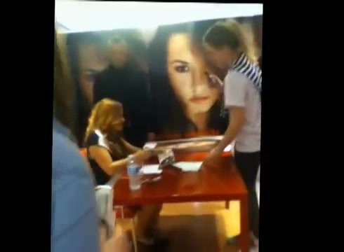 DEMI LOVATO IN ITALY 31-03-12 1085 - Demilush in Italy Part oo2