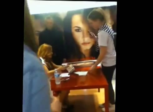 DEMI LOVATO IN ITALY 31-03-12 1088 - Demilush in Italy Part oo2