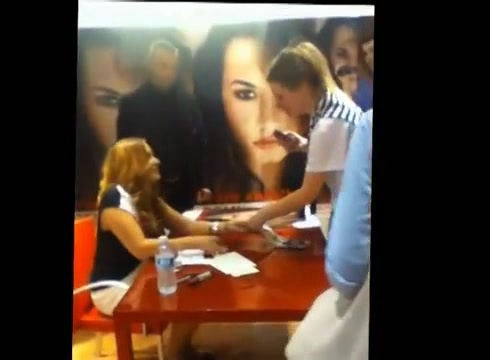 DEMI LOVATO IN ITALY 31-03-12 1211 - Demilush in Italy Part oo2