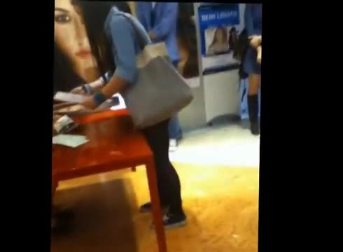 DEMI LOVATO IN ITALY 31-03-12 1337