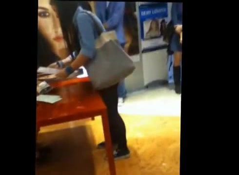 DEMI LOVATO IN ITALY 31-03-12 1338