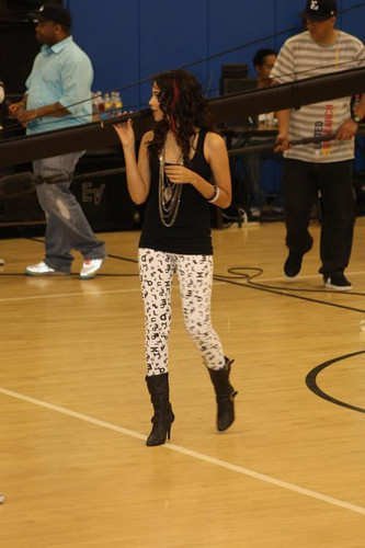 250500_132406996833478_100001925367417_216827_7124990_n - jasmine V3