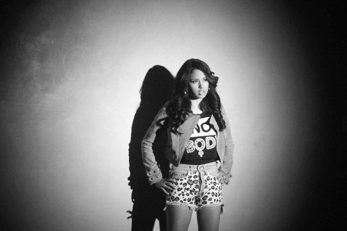 295960_102075296571979_100003085269571_14219_439043295_n - jasmine V3