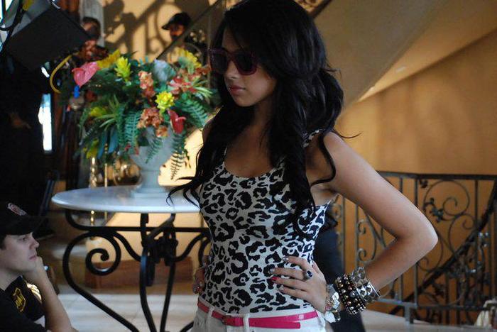 297190_102075873238588_100003085269571_14229_1367516794_n - jasmine V3