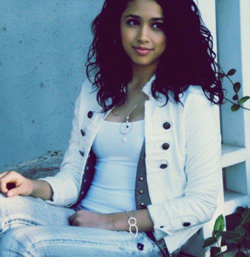 316207_101871439925698_100003085269571_12598_1286987428_n - jasmine V3