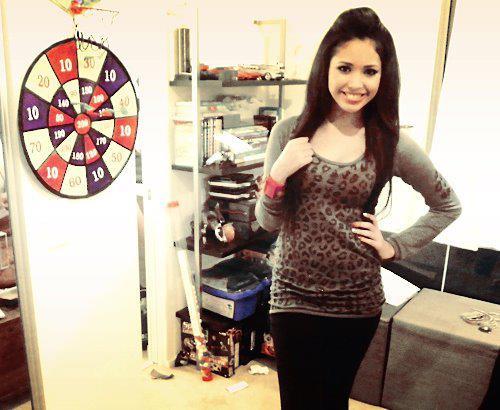 317744_102075613238614_100003085269571_14224_388182015_n - jasmine V3
