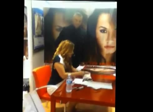 DEMI LOVATO IN ITALY 31-03-12 1382