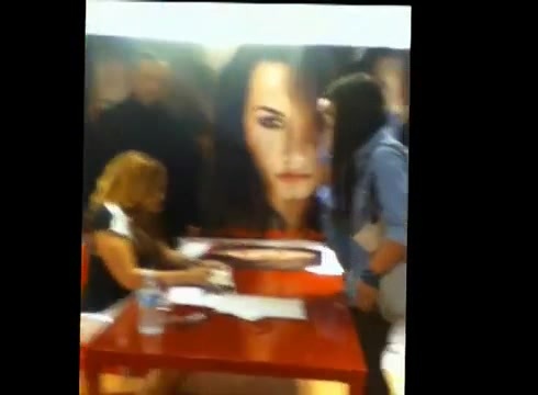 DEMI LOVATO IN ITALY 31-03-12 1405 - Demilush in Italy Part oo2