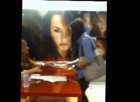 DEMI LOVATO IN ITALY 31-03-12 1422 - Demilush in Italy Part oo2