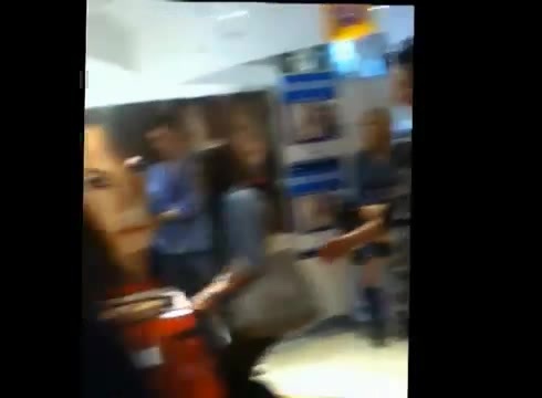 DEMI LOVATO IN ITALY 31-03-12 1452