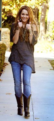 161462_100002566466687_454125423_n - miley-cyrus 1