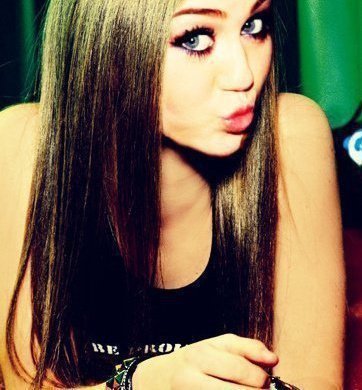 263515_100397793390078_100002595720064_1188_4529573_n - miley-cyrus 1