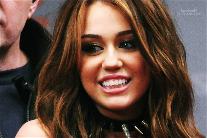 318224_353953577990285_166616636723981_1198547_1842905329_n - miley-cyrus 1