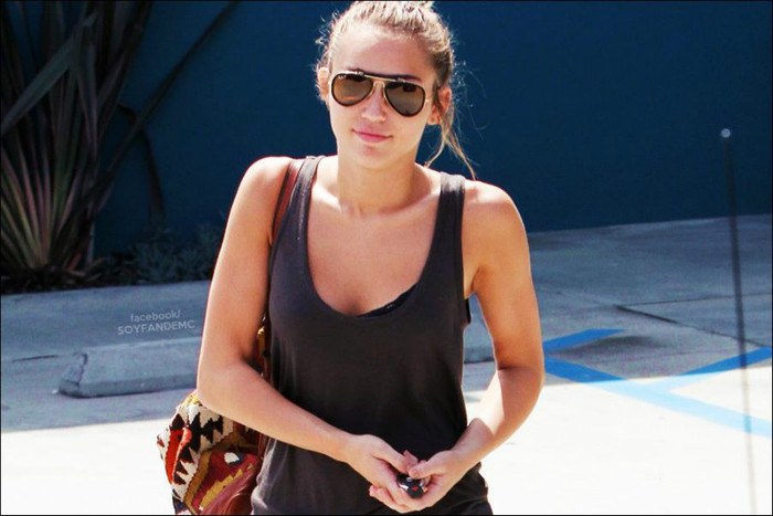 522149_356077591111217_166616636723981_1204616_529482044_n - miley-cyrus 1