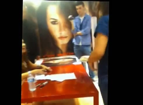 DEMI LOVATO IN ITALY 31-03-12 1506 - Demilush in Italy Part oo3