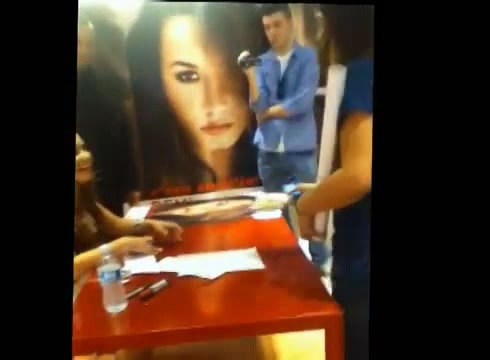 DEMI LOVATO IN ITALY 31-03-12 1510 - Demilush in Italy Part oo3