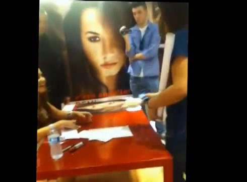 DEMI LOVATO IN ITALY 31-03-12 1511 - Demilush in Italy Part oo3