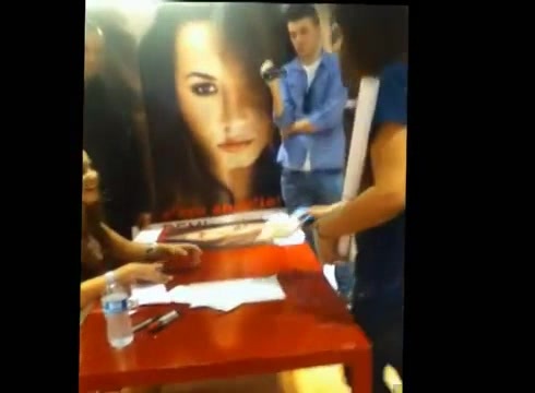 DEMI LOVATO IN ITALY 31-03-12 1512 - Demilush in Italy Part oo3
