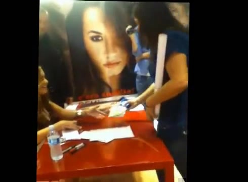 DEMI LOVATO IN ITALY 31-03-12 1518 - Demilush in Italy Part oo3