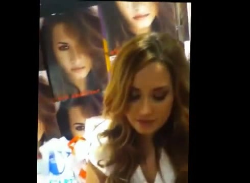 DEMI LOVATO IN ITALY 31-03-12 1739 - Demilush in Italy Part oo3