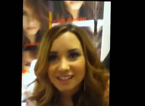 DEMI LOVATO IN ITALY 31-03-12 1824