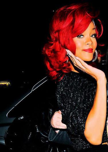 292933_293178840752820_148451948558844_712135_716499584_n - Rihanna