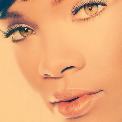 383511_302592016478169_148451948558844_737458_1045520180_n - Rihanna