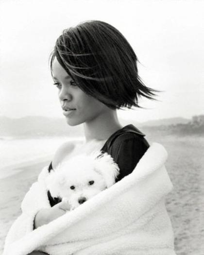 395723_261620307242007_148451948558844_638995_407567089_n - Rihanna