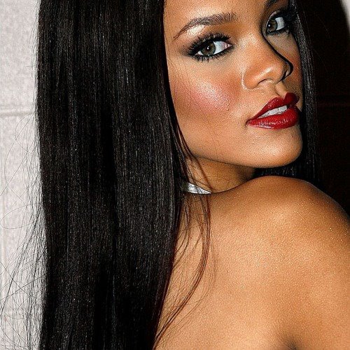 398612_256734607730577_148451948558844_628833_795633920_n - Rihanna